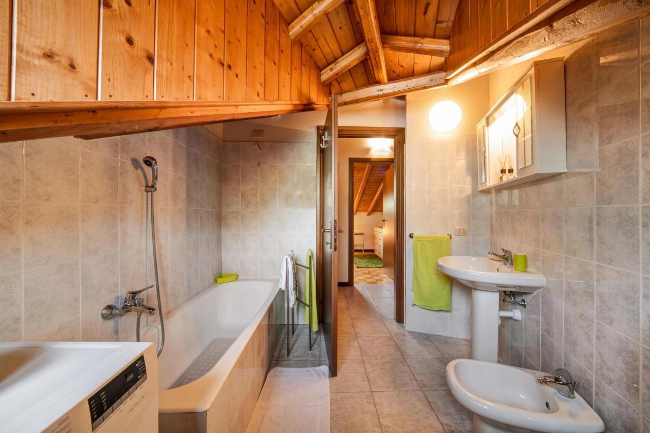 Mansarda fra monte e lago Apartamento Esino Lario Exterior foto